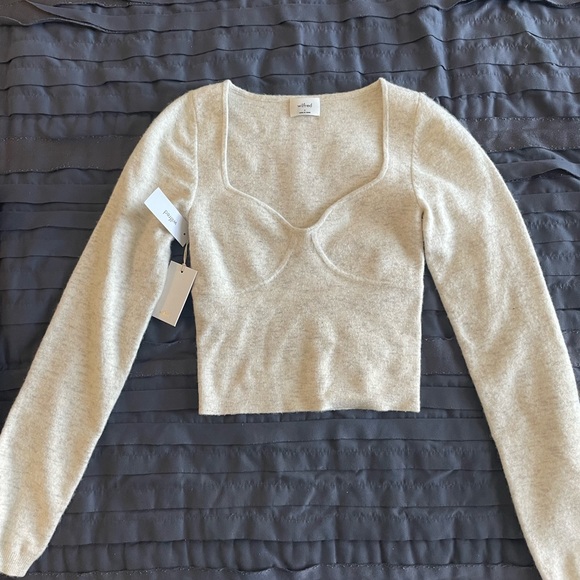 NWT Aritzia Wildfred sweater size small never worn - Picture 2 of 2